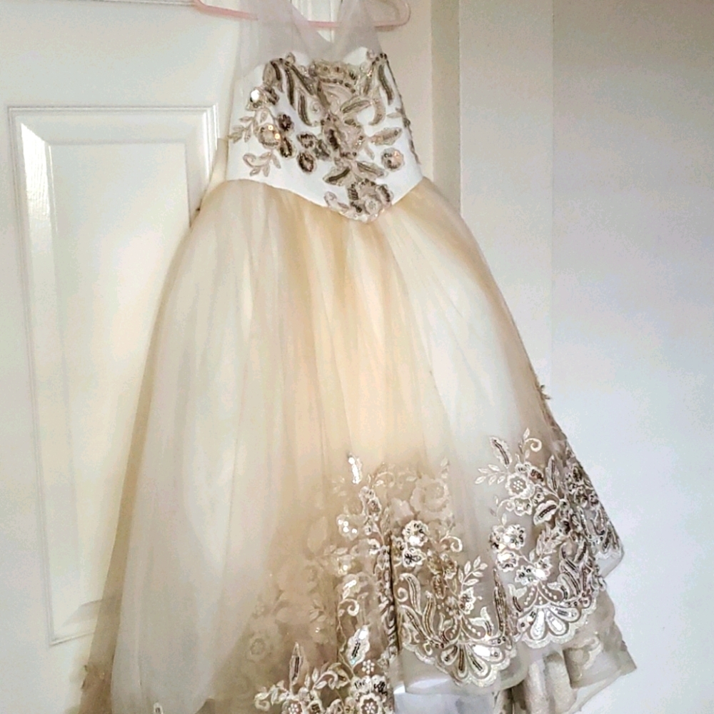 Girls dress